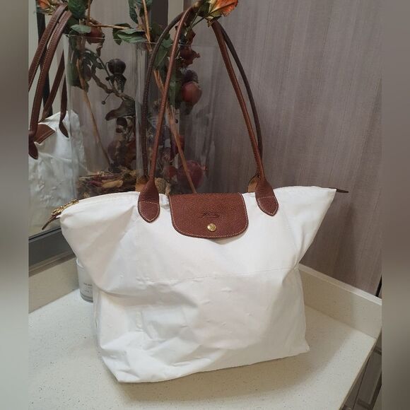 Longchamp Handbags - Longchamp Le Pliage Handbag